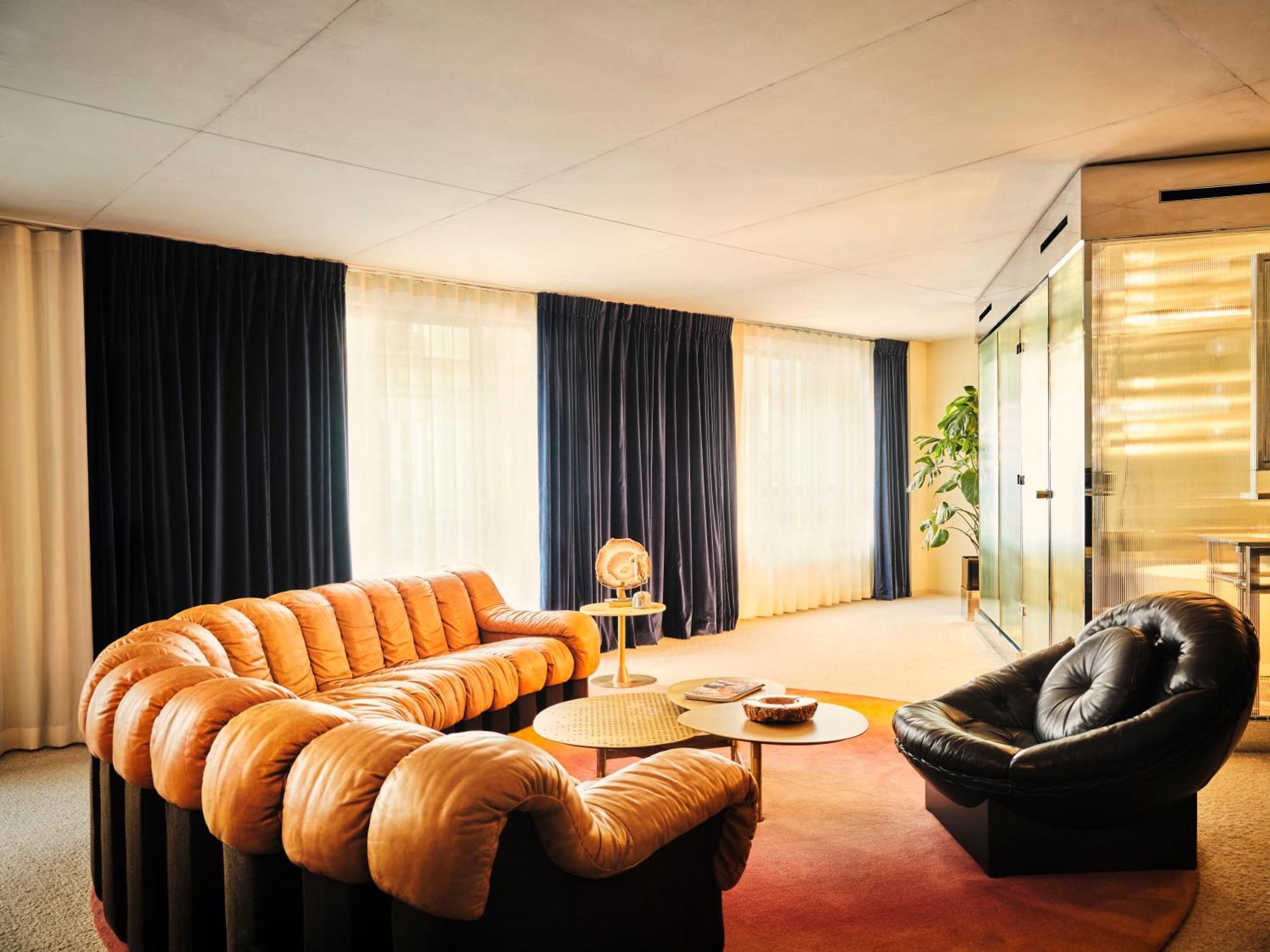 Bus Palladium Hotel