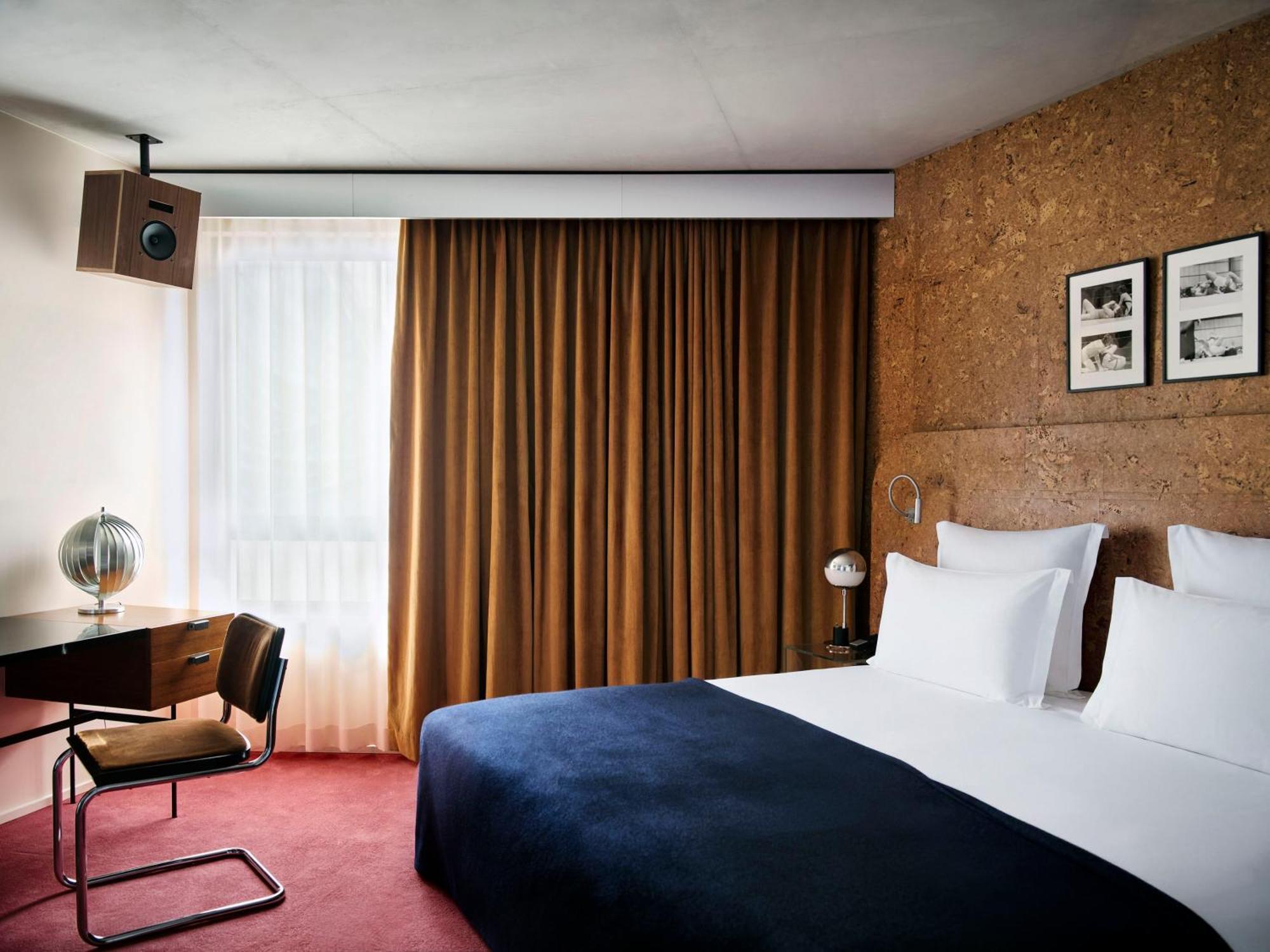 Bus Palladium Hotel